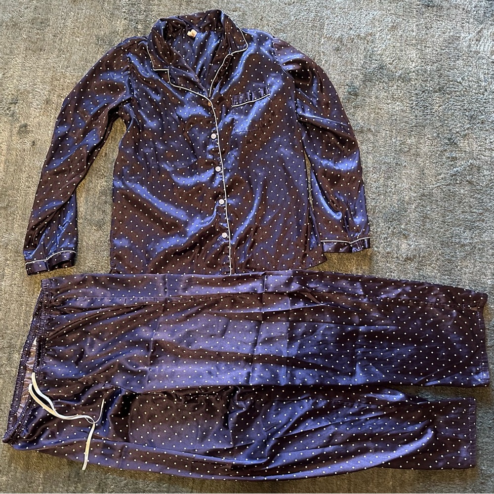 Women’s silk-like pajama’s -Pink brand